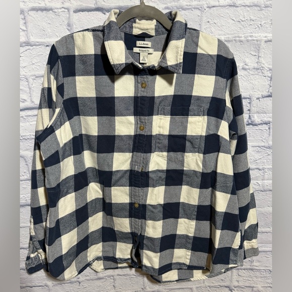 L.L. Bean Cream and Navy Plaid Flannel Shirt, Size 1X - Picture 2 of 5